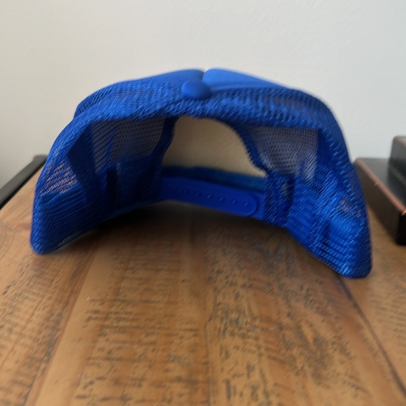 Maui Wave Riders Mesh Back Trucker Hat - NWOT - Picture 4 of 6